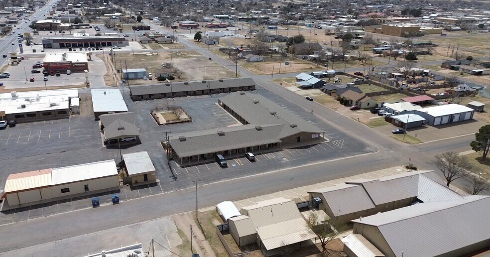 More Photos Of 304 College Ave, Levelland Hotel For Sale