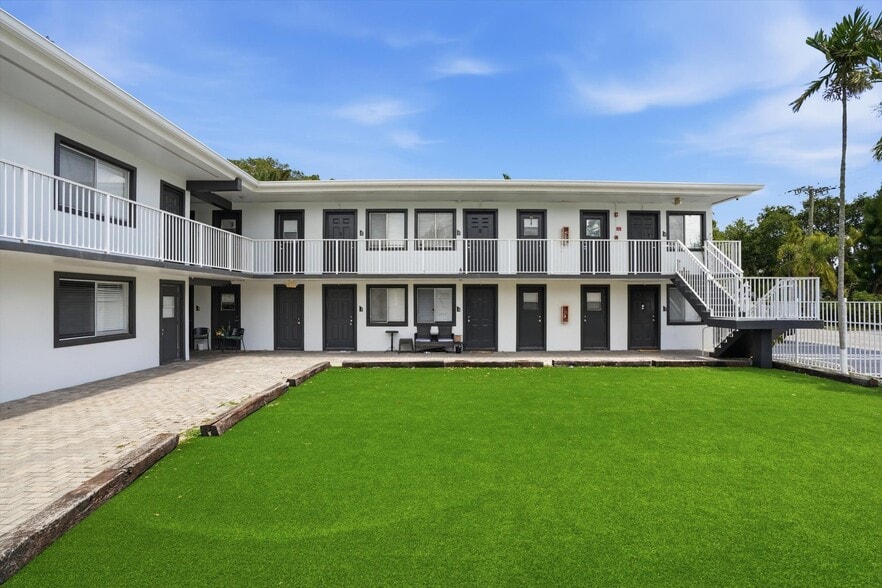More Photos Of 2325-2331 Arthur St, Hollywood Apartments For Sale