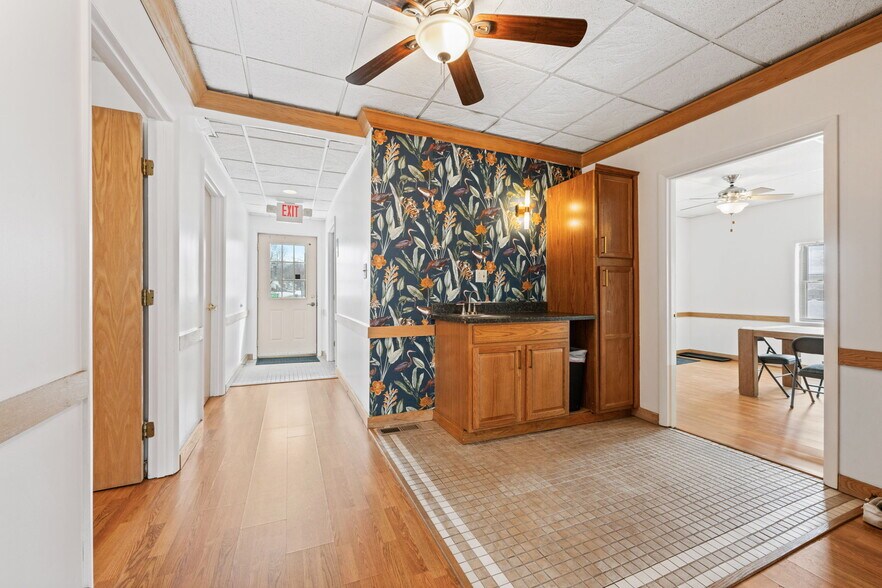 More Photos Of 28916 Euclid Ave, Wickliffe Office For Sale