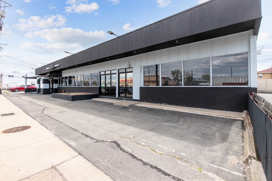 More Photos Of 4245 Austin Blvd, Island Park Restaurant For Sale