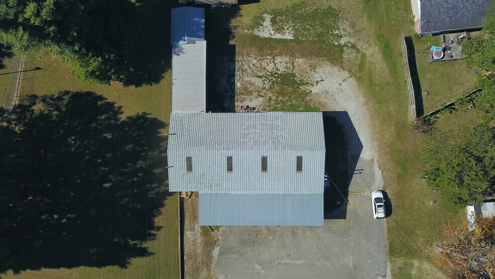 More Photos Of 15145 Highland Dr, McKenzie Warehouse For Sale