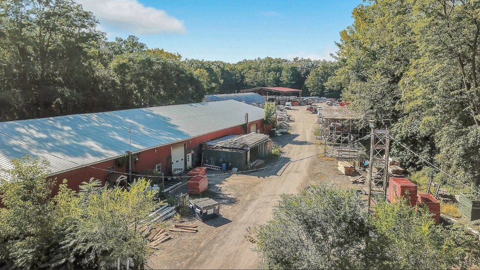 More Photos Of 15-45 Ocallaghan Ln, Red Hook Warehouse For Lease