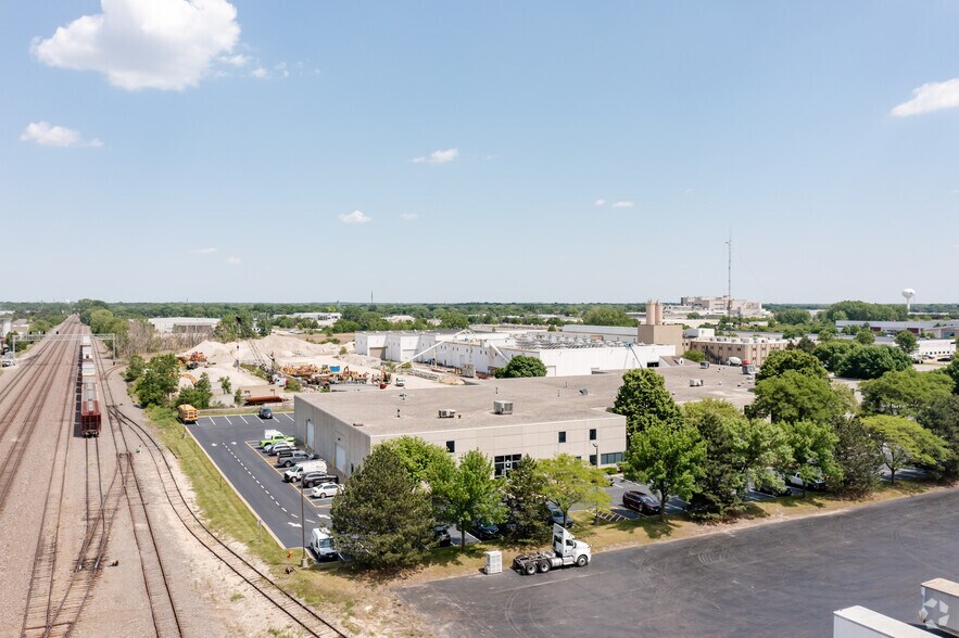 More Photos Of 1811 High Grove Ln, Naperville Office For Lease