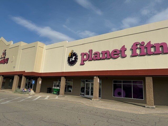 More Photos Of 6000 Mahoning Ave, Youngstown Unknown For Lease