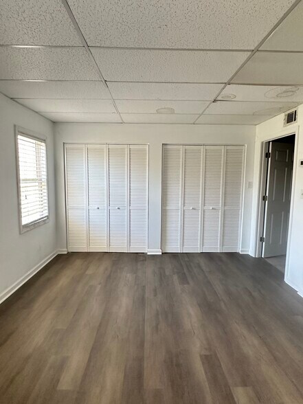 More Photos Of 13130 W Access, Grandview Freestanding For Sale