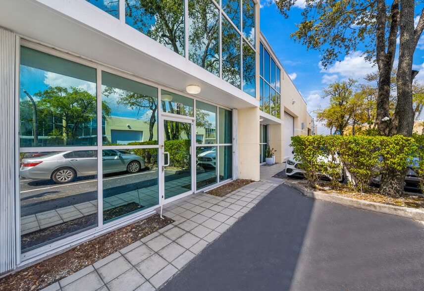 More Photos Of 8009 NW 29th St, Doral Warehouse For Sale