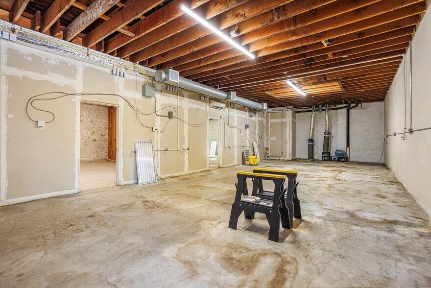 More Photos Of 7001-7013 N Albina Ave, Portland Freestanding For Lease