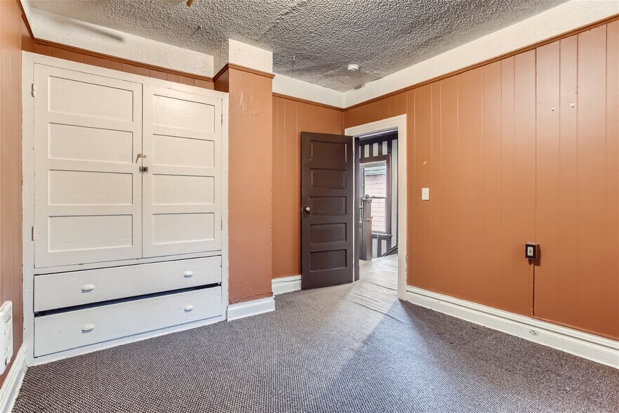 More Photos Of 2103 SE Belmont St, Portland Office Residential For Sale