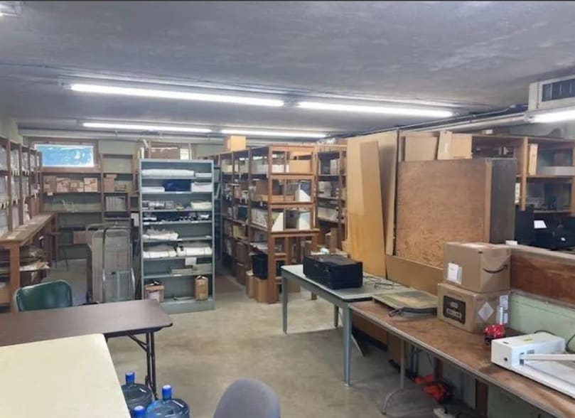 More Photos Of 101 Quaker Hill Dr, Richmond Flex For Lease