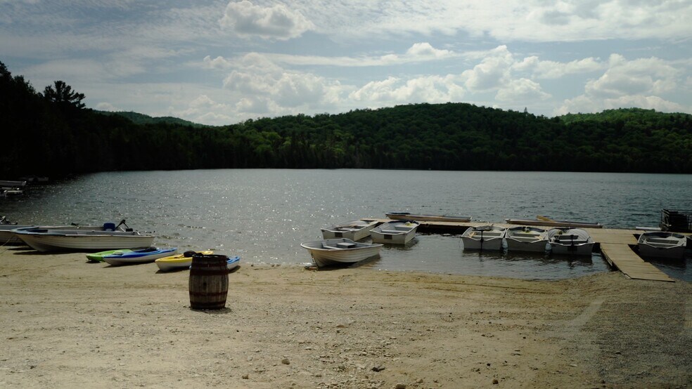 More Photos Of 1020 Ch Du Lac-Croche, Saint-come Sports And Entertainment For Sale