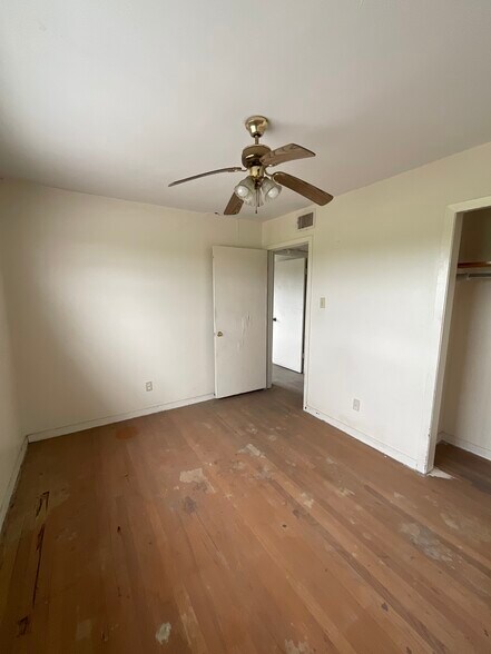 More Photos Of 3201 Texas Ave, La Marque Warehouse For Sale