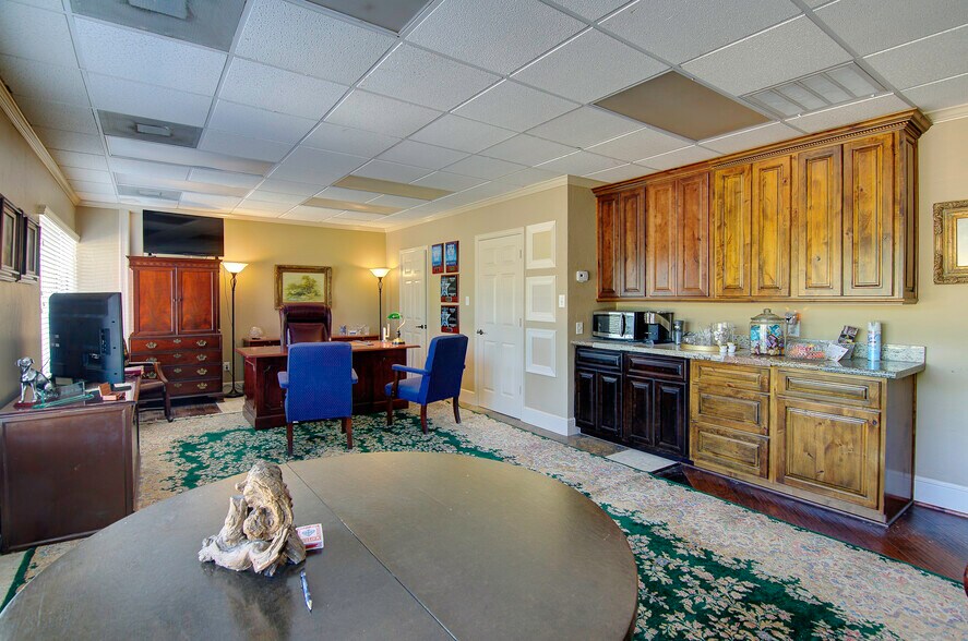 More Photos Of 12603 Highway 105 W, Conroe Office For Sale