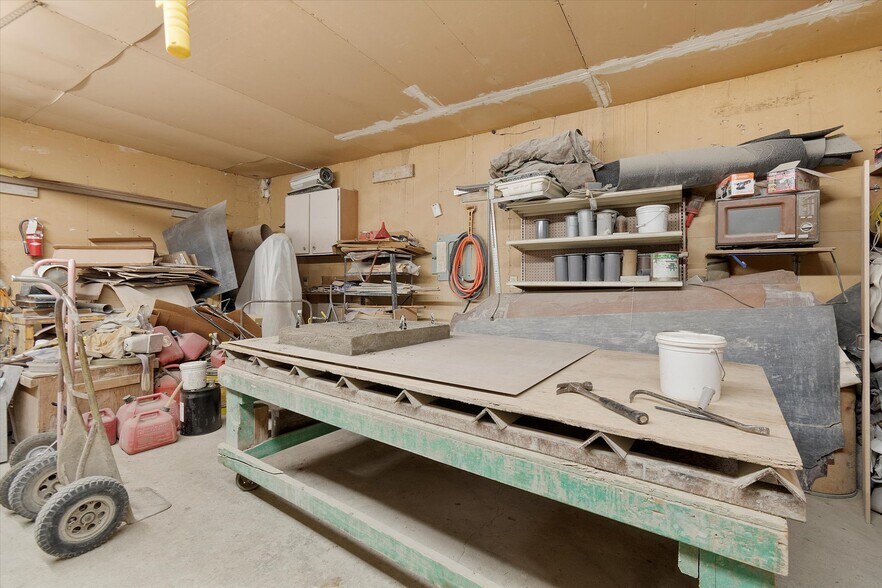 More Photos Of 101 Academy St, Kelso Distribution For Sale