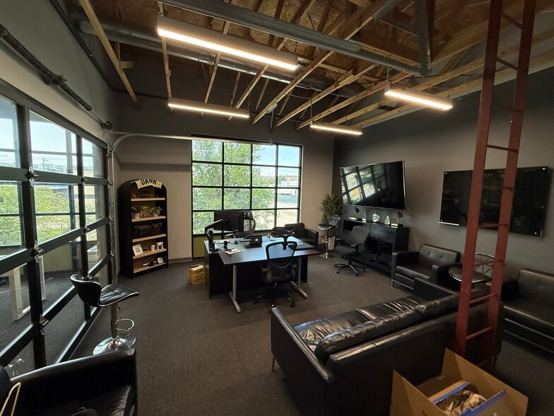More Photos Of 1001-1007 S Main St, Fort Worth Storefront Retail Office For Lease