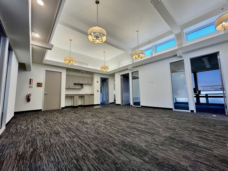 More Photos Of 626 Tamalpais Dr, Corte Madera Office For Lease