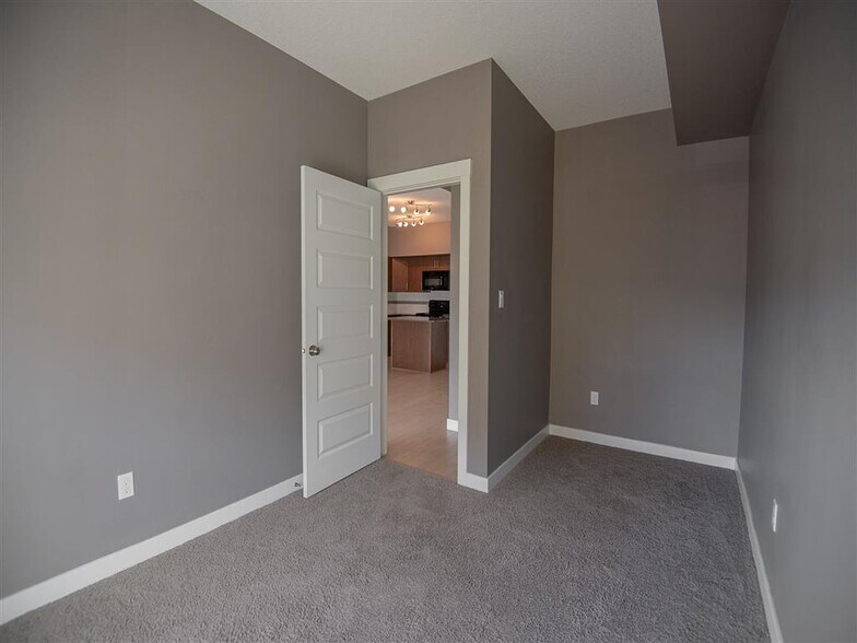 More Photos Of 8140 102 St NW, Edmonton Apartments For Lease