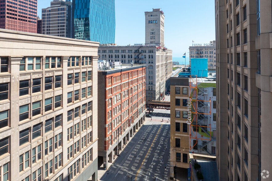 More Photos Of 24 E Ida B Wells Dr, Chicago Hospitality For Lease