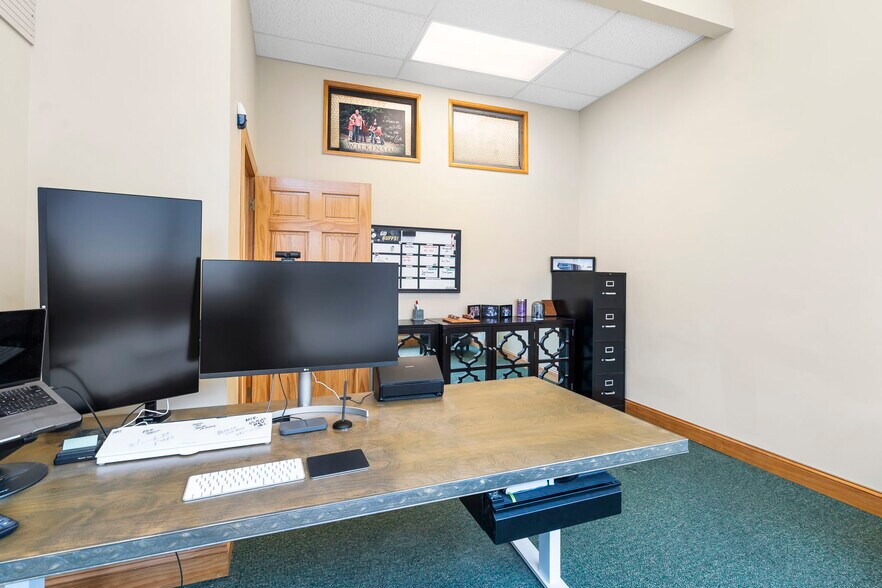 More Photos Of 324 Park Central W, Springfield Office For Lease