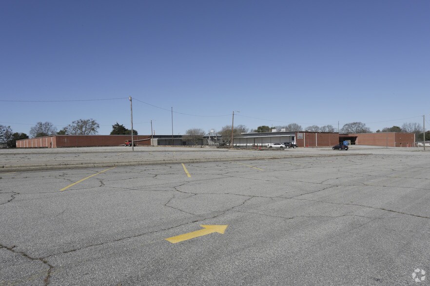 More Photos Of 400 Bon Air St, Mauldin Warehouse For Lease