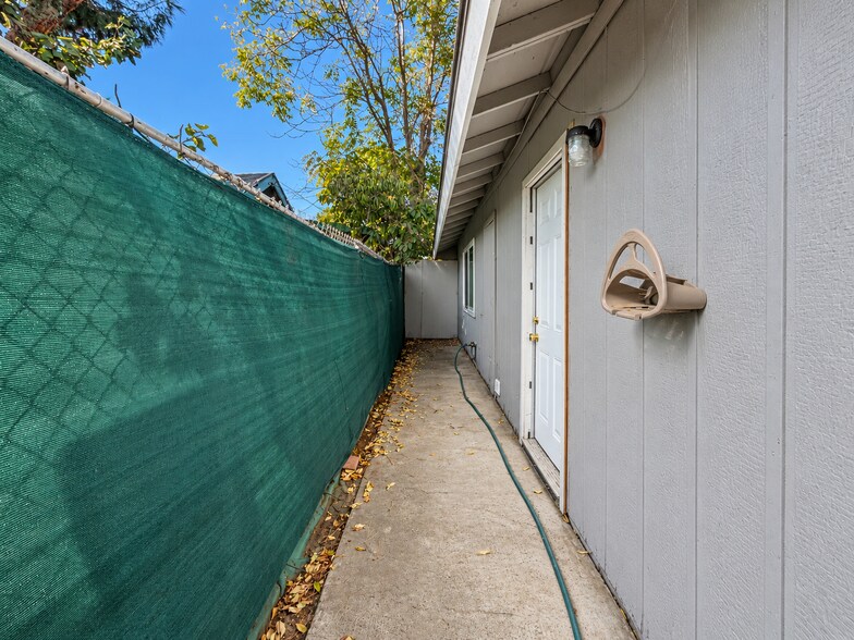 More Photos Of 2528 Security Ave, Bakersfield Apartments For Sale