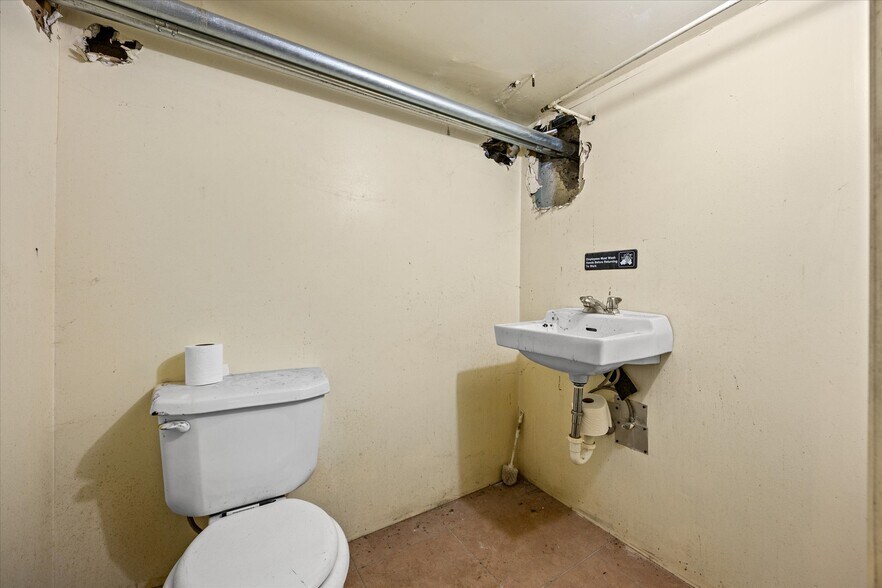 More Photos Of 7320 Grand Ave, Maspeth General Retail For Sale