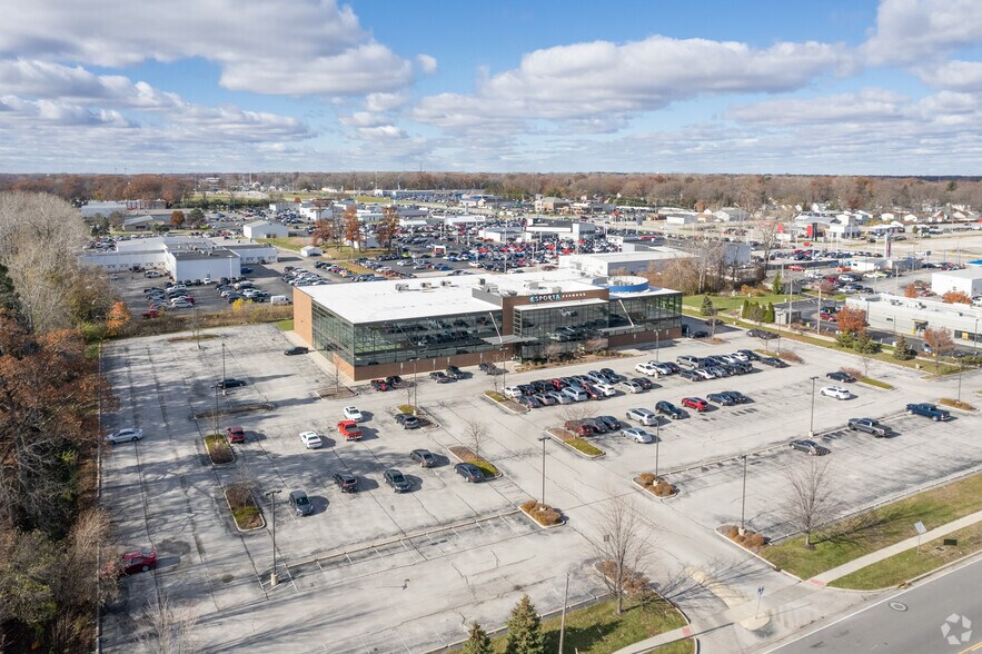 More Photos Of 2859 N Holland Sylvania Rd, Toledo Health Club For Sale