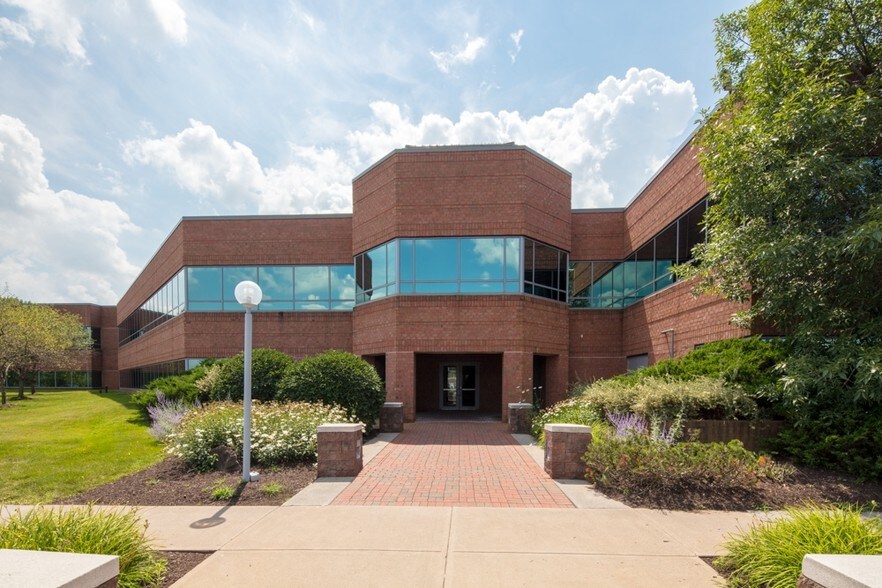 More Photos Of 251 Salina Meadows Pky, Syracuse Office For Sale