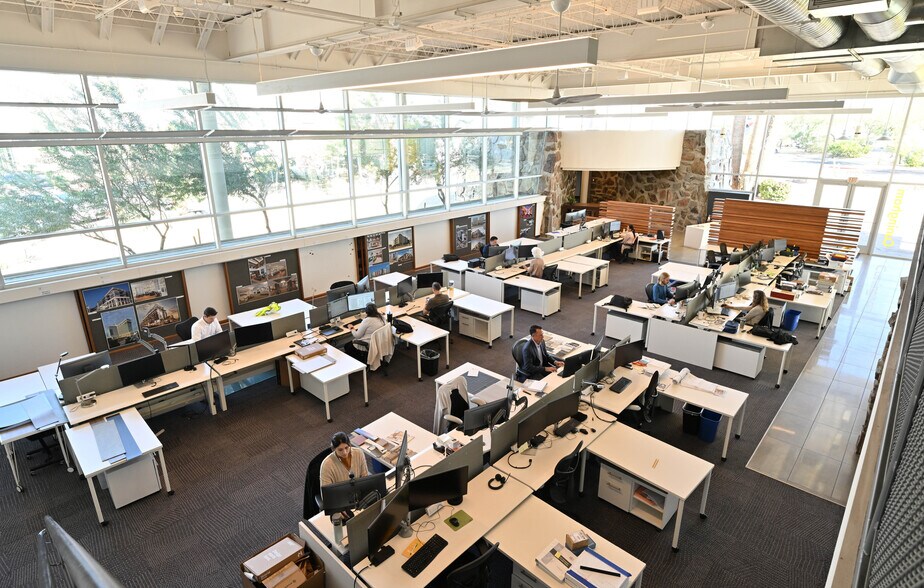 More Photos Of 5001 E Washington St, Phoenix Office For Sale