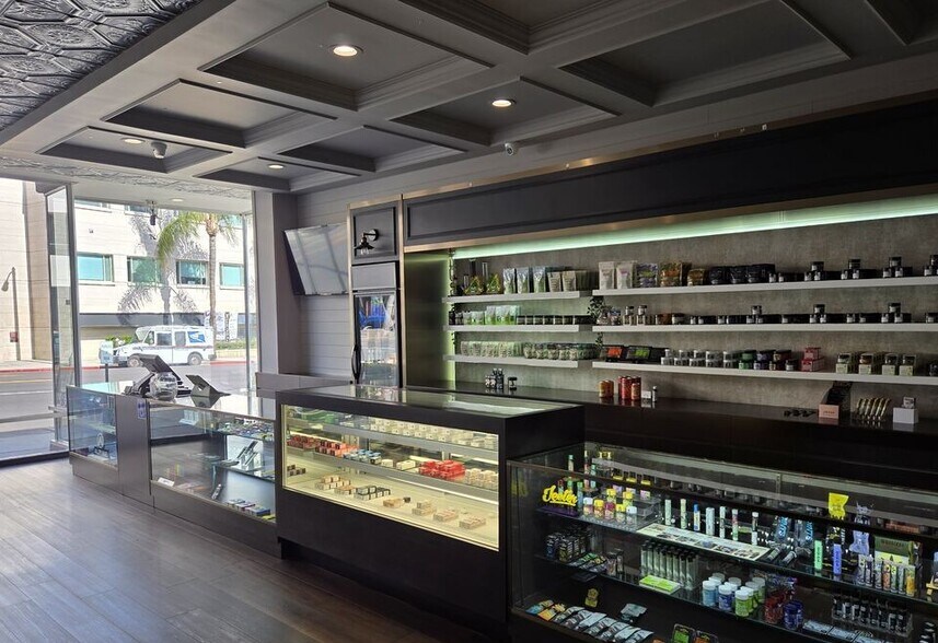 More Photos Of 14000 Ventura Blvd, Sherman Oaks Freestanding For Sale