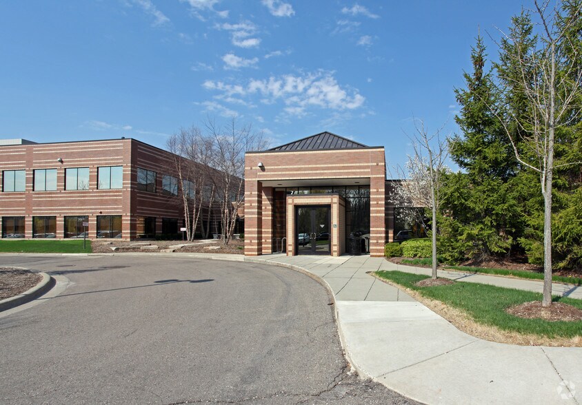 More Photos Of 31440 Northwestern Hwy, Farmington Hills Office For Lease