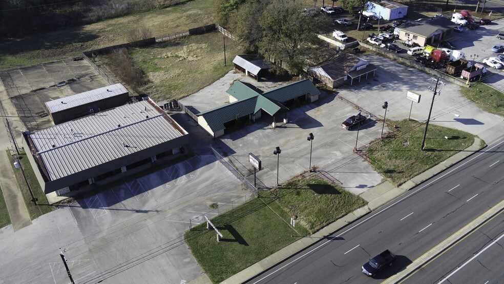 More Photos Of 1624 N Northwest Loop 323, Tyler Freestanding For Sale