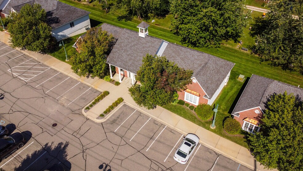 More Photos Of 208 W Highland Rd, Highland Medical For Sale