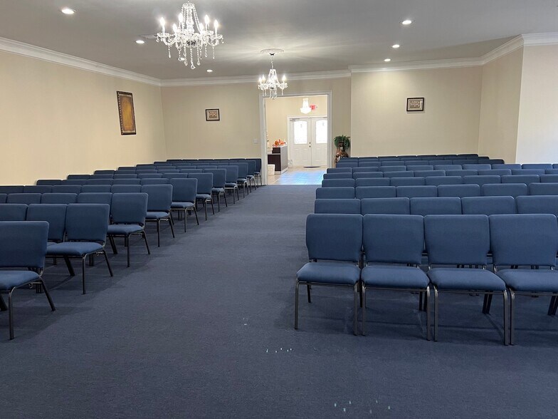 More Photos Of 4552 Jonesboro Rd, Forest Park Office For Sale