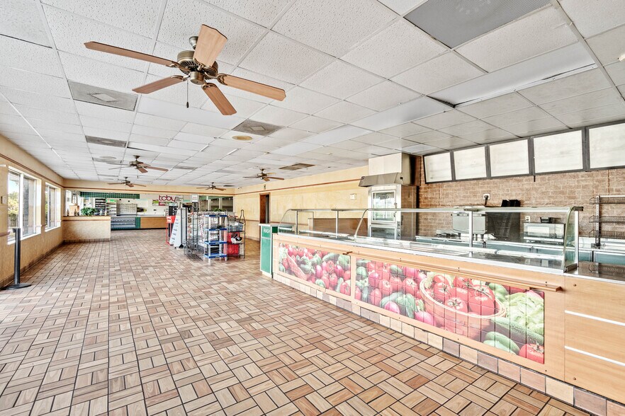 More Photos Of 5 Lane St, Yemassee Storefront For Lease