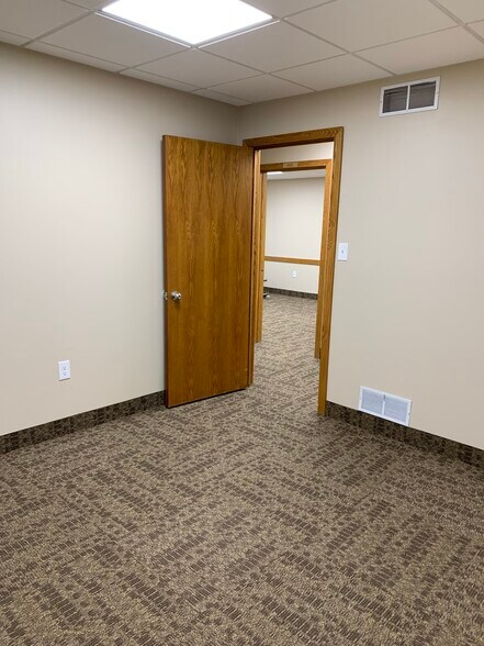 More Photos Of 2213 Shenango Valley Fwy, Hermitage Office For Lease