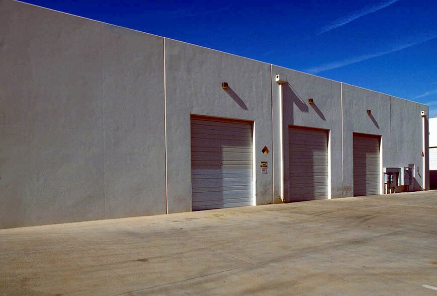 More Photos Of 3640 E Roeser Rd, Phoenix Warehouse For Lease