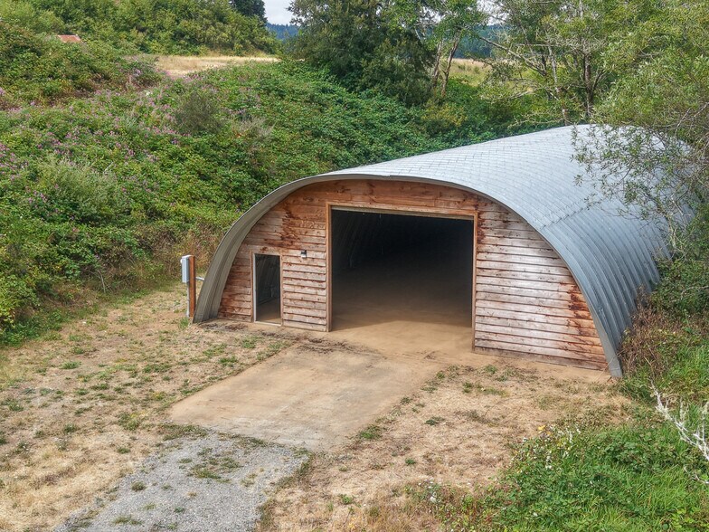 More Photos Of 92240 N Bank Ln, Coquille Warehouse For Lease