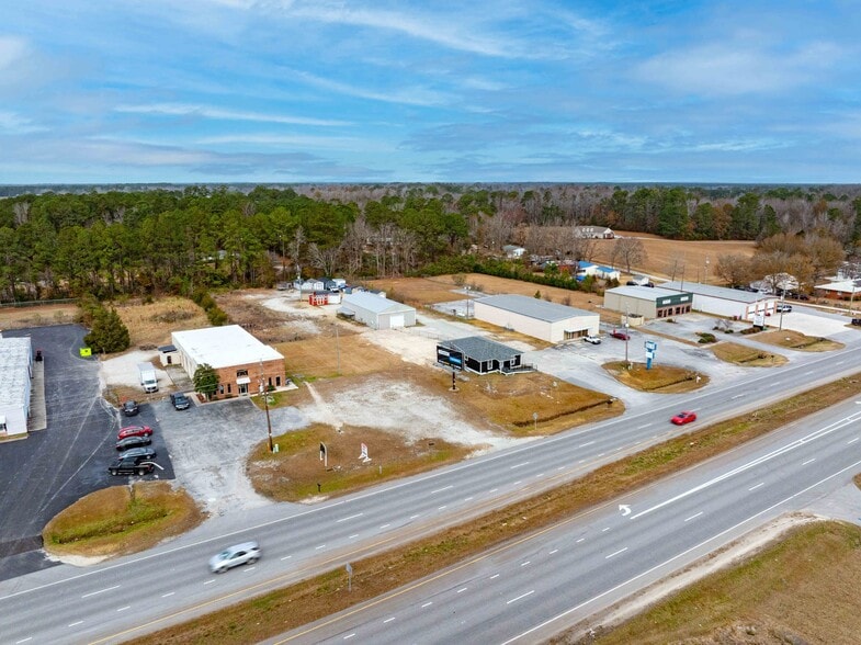 More Photos Of 3261 New Bern Hwy, Jacksonville Light Distribution For Lease