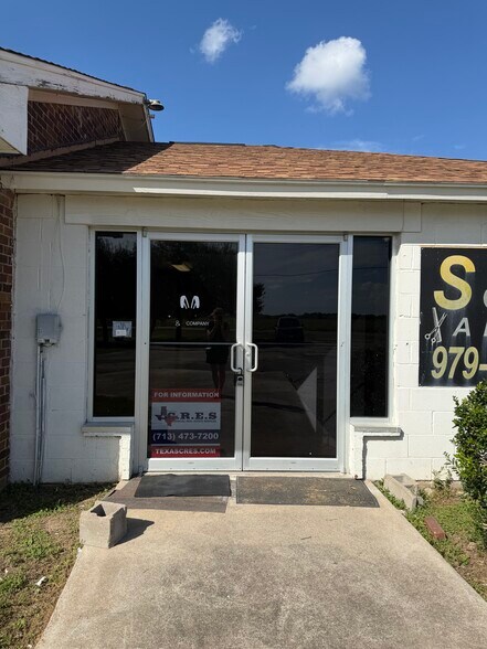 More Photos Of 111 County Road 227, East Bernard Freestanding For Lease