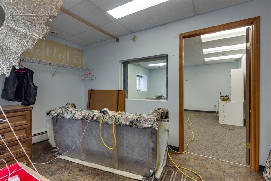 More Photos Of 4831 50 St, Alix Flex For Sale