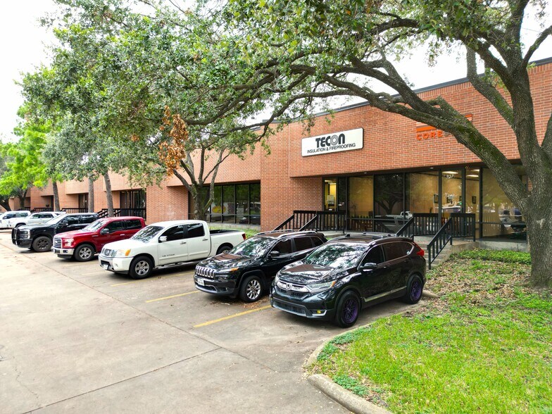 More Photos Of 500-525 Garden Oaks Blvd, Houston Warehouse For Lease