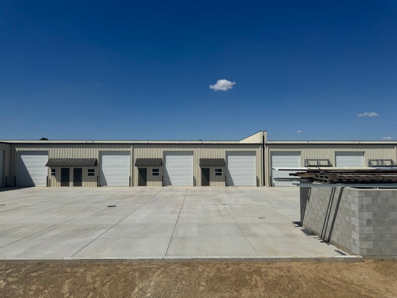 More Photos Of 1015 Premier Dr, Ceres Warehouse For Lease