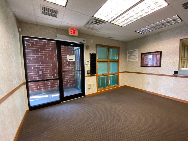 More Photos Of 808 Lincolnway, Valparaiso Healthcare For Lease