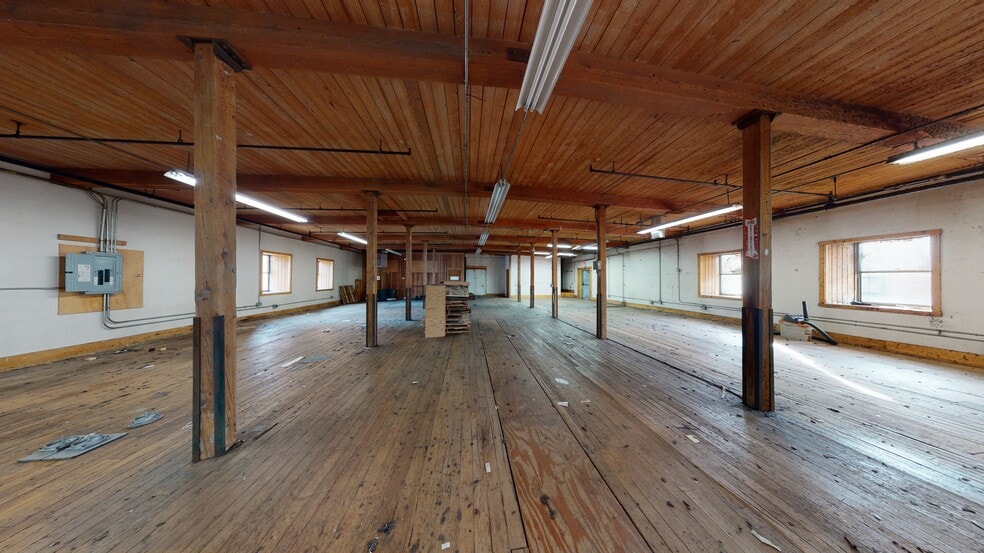 More Photos Of 119 R Foster St, Peabody Warehouse For Lease