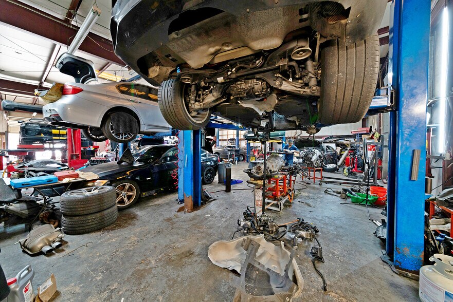 More Photos Of 803 Church St, Decatur Auto Repair For Sale