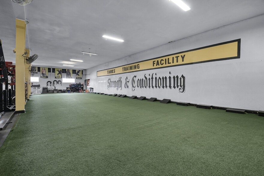 More Photos Of 1908 State St, Granite City Health Club For Sale