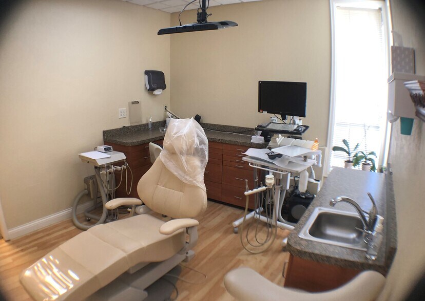 More Photos Of 1013 N Main St, Oshkosh Office For Sale