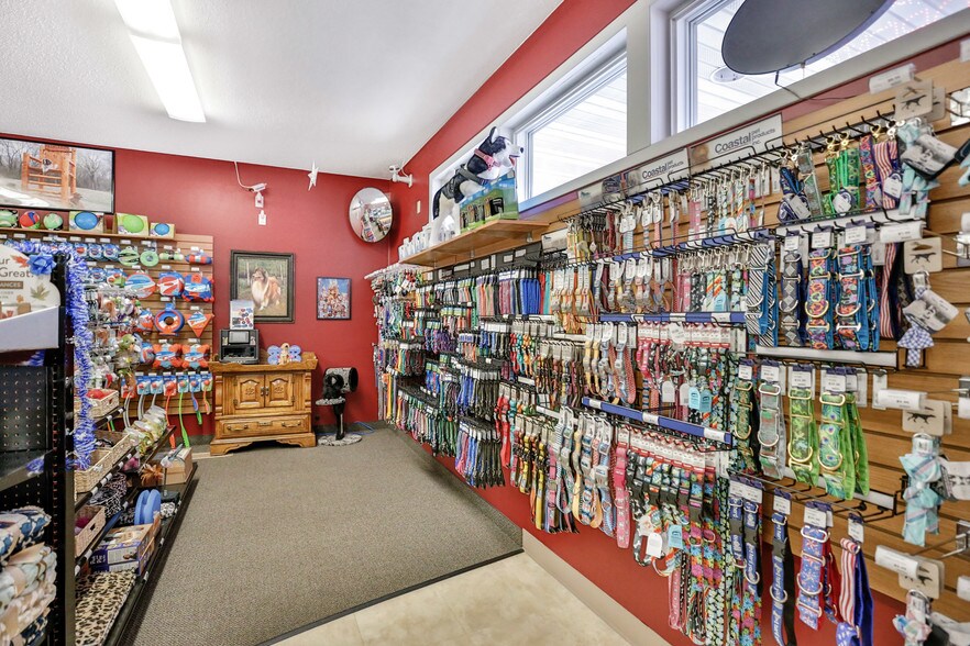 More Photos Of 602 S Rum River Dr, Princeton Freestanding For Lease