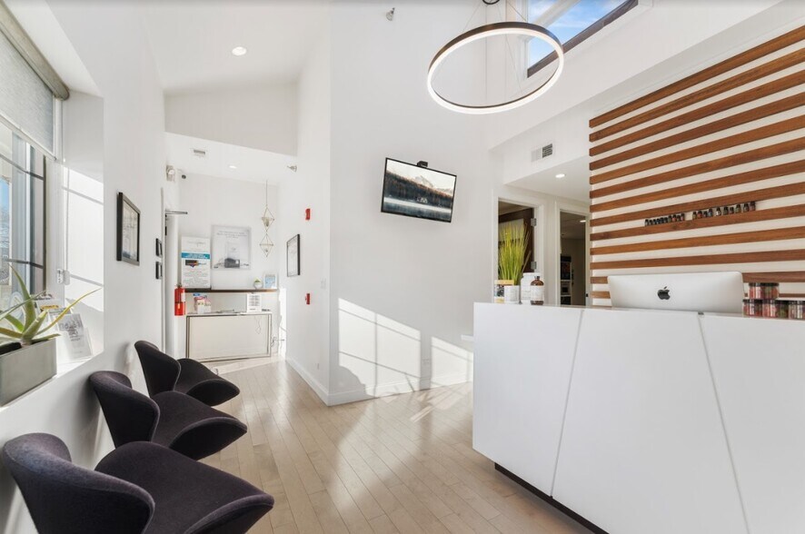 More Photos Of 230 E Ogden Ave, Hinsdale Medical For Sale