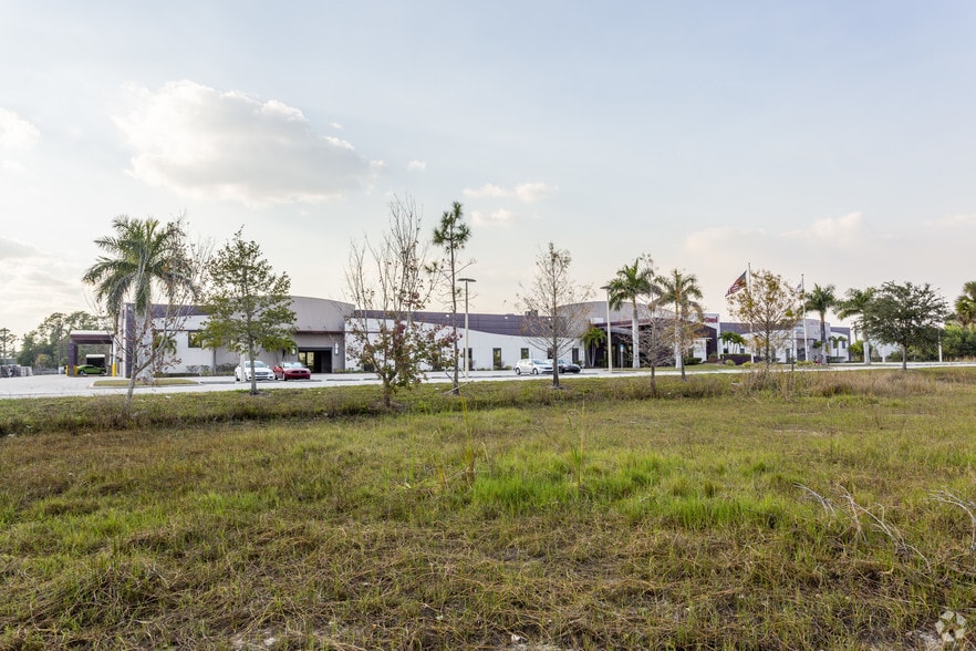 More Photos Of 11600 Adelmo Ln, Fort Myers Warehouse For Lease